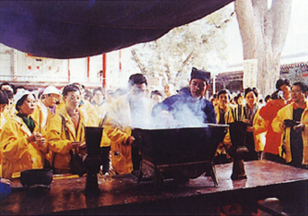 Nihon Dokan members offering prayers at the White Cloud Monastery in Lanzhou