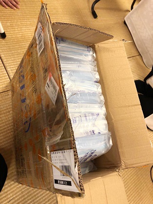 江西省道教協会から届いた支援物資（サージカルマスクとお茶）